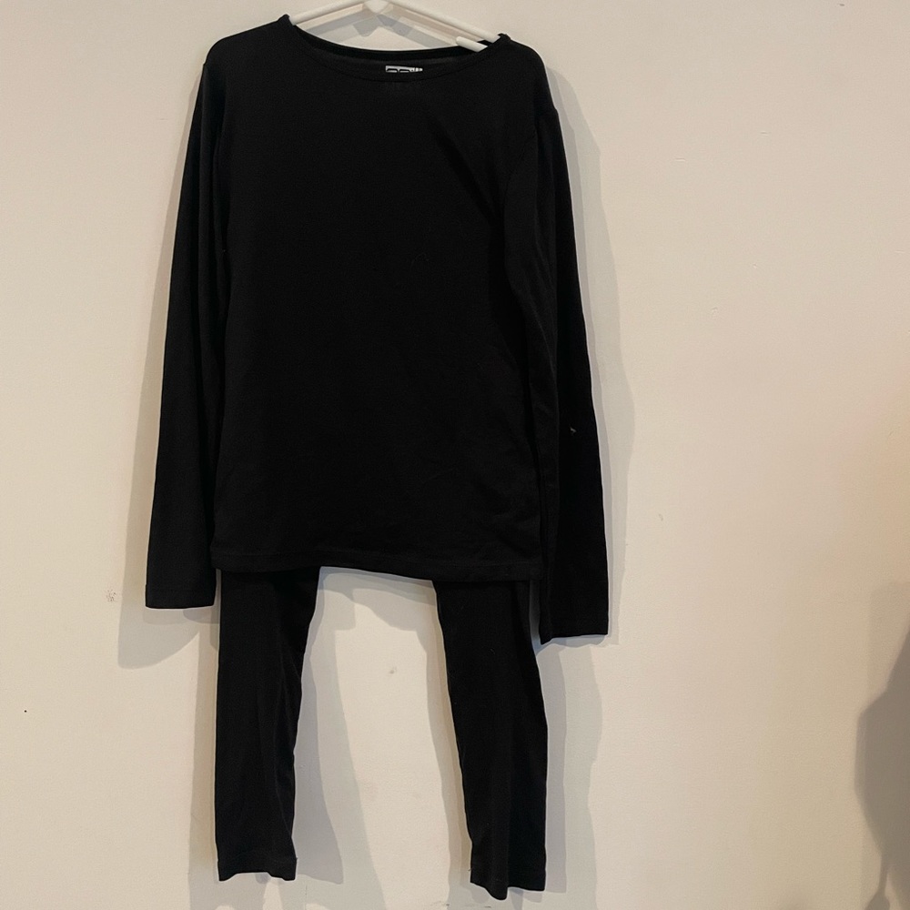Kids black base layer set long sleeves.